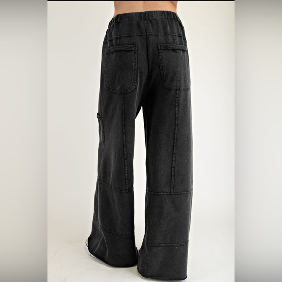 Black Mineral Wash Exposed Seam Wide-Leg Drawstring Pants - Picture 2 of 9